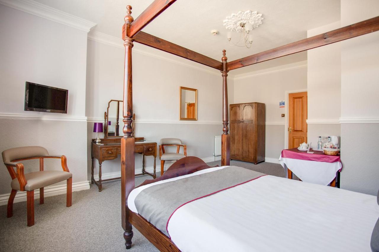 Hotel Oyo Timothy'S Tenby Exterior foto